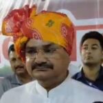 'सपा सरकार में सिखाते थे कट्टा चलाना और कब्जा करना, अब रात 12 बजे भी गुंडों की औकात नहीं'— जालौन के कोंच में बरसे मंत्री संजय सिंह गंगवार जालौन के कोंच में क्रिकेट प्रतियोगिता के उद्घाटन के दौरान मंच से जनता को संबोधित करते हुए उत्तर प्रदेश के गन्ना विकास राज्यमंत्री संजय सिंह गंगवार