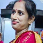 उत्तर प्रदेश के जालौन जिले के उरई स्थित नया पटेल नगर में घटना स्थल के बाहर जुटी स्थानीय लोगों और पुलिस प्रशासन की भीड़, जहां एक विवाहिता का शव फंदे से लटका मिला।
