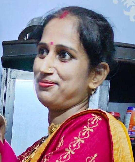 जालौन: उरई में संदिग्ध परिस्थितियों में फंदे से लटका मिला विवाहिता का शव, मायके पक्ष ने लगाया हत्या का गंभीर आरोप news image उत्तर प्रदेश के जालौन जिले के उरई स्थित नया पटेल नगर में घटना स्थल के बाहर जुटी स्थानीय लोगों और पुलिस प्रशासन की भीड़, जहां एक विवाहिता का शव फंदे से लटका मिला।