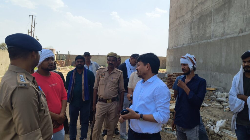 जालौन: कोंच के कोल्ड स्टोरेज में भीषण अमोनिया गैस रिसाव, एक मजदूर गंभीर रूप से झुलसा; प्रशासनिक जांच में सुरक्षा मानकों की खुली पोल news image जालौन: कोंच के कोल्ड स्टोरेज में भीषण अमोनिया गैस रिसाव, एक मजदूर गंभीर रूप से झुलसा; प्रशासनिक जांच में सुरक्षा मानकों की खुली पोल news image