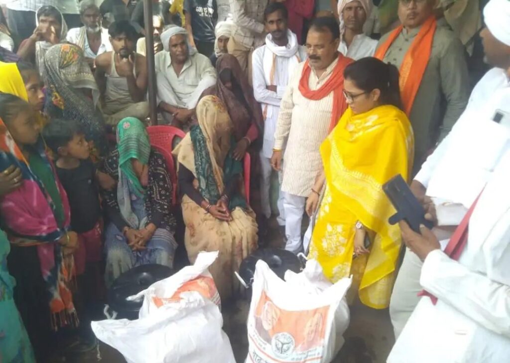 जालौन में प्रशासनिक संवेदनशीलता: टीकर गांव के अग्नि पीड़ितों को 24 घंटे के भीतर मिली ₹1,20,000 की तत्काल सहायता news image जालौन में प्रशासनिक संवेदनशीलता: टीकर गांव के अग्नि पीड़ितों को 24 घंटे के भीतर मिली ₹1,20,000 की तत्काल सहायता news image