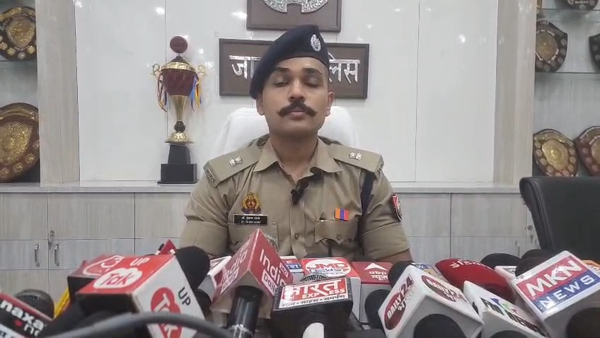 सनसनीखेज खुलासा: जालौन में बुंदेलखंड एक्सप्रेसवे के पास से दबोचा गया अंतर्राज्यीय 'हाईवे बाइक चोर गैंग', 100 से ज्यादा CCTV खंगालकर पुलिस ने रंगे हाथ पकड़ा! news image सनसनीखेज खुलासा: जालौन में बुंदेलखंड एक्सप्रेसवे के पास से दबोचा गया अंतर्राज्यीय 'हाईवे बाइक चोर गैंग', 100 से ज्यादा CCTV खंगालकर पुलिस ने रंगे हाथ पकड़ा! news image