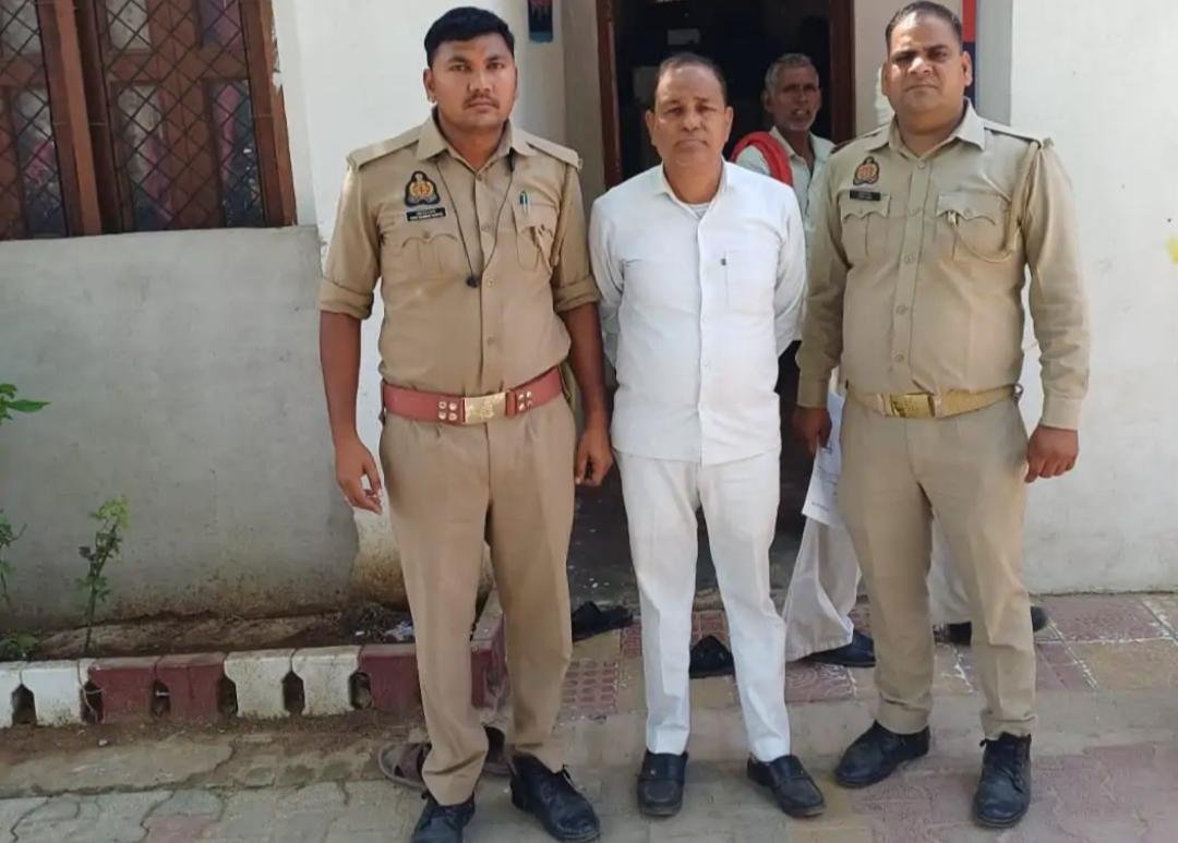 जालौन में कुठौन्द पुलिस की बड़ी कार्रवाई: न्यायालय से लंबे समय से फरार चल रहा इनामी/वारंटी अभियुक्त अकील अहमद गिरफ्तार, कुर्की के आदेश भी थे जारी