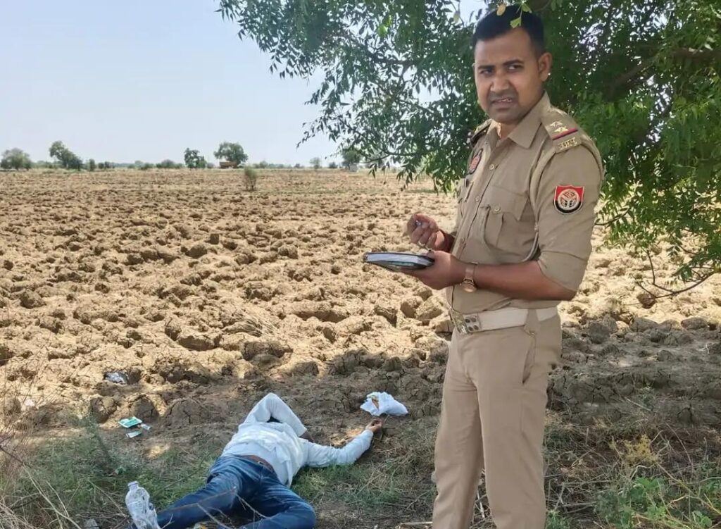 जालौन: घरेलू नाराज़गी के बाद युवक ने खाया सल्फास, बुंदेलखंड एक्सप्रेसवे के पास खेत में मिला शव, इलाके में सनसनी news image जालौन के बुंदेलखंड एक्सप्रेसवे के पास स्थित खेत का दृश्य जहां सोनई परवई गांव के युवक जयसिंह पाल का शव मिला, मौके पर जांच करती जालौन कोतवाली पुलिस।