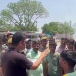जालौन में खनन माफियाओं के हौसले बुलंद: चेकिंग के दौरान एसडीएम से भिड़े डंपर चालक, वीडियो बनाने पर होमगार्ड को पीटा; 8 डंपर सीज जालौन-औरैया मार्ग पर पुलिस बल के साथ चेकिंग करते एसडीएम रिंकू सिंह राही और सीज किए गए ओवरलोड डंपर।