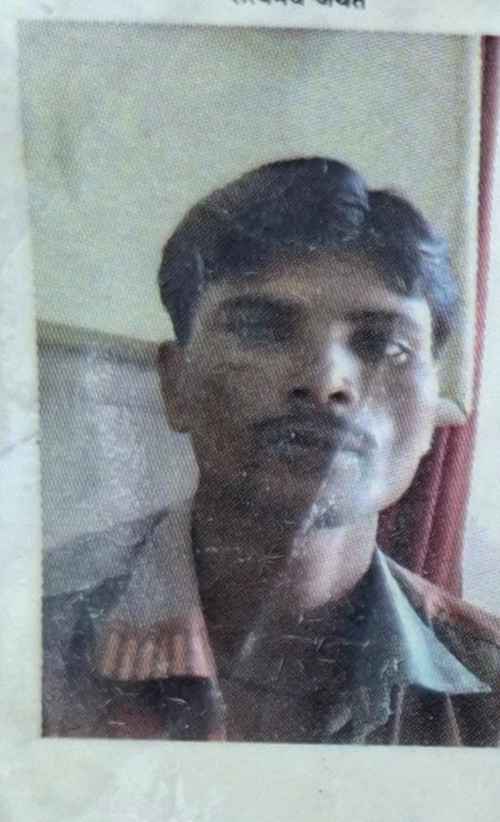 जालौन में दर्दनाक हादसा: उरई के कैथेरी गांव में छत से गिरकर मजदूर की मौत, परिवार में मचा कोहराम, आर्थिक संकट गहराया news image जालौन के उरई कोतवाली क्षेत्र के कैथेरी गांव में हादसे के बाद विलाप करते परिजन और पुलिसिया कार्रवाई के बीच जुटे ग्रामीण।