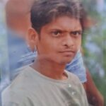 जालौन में रफ्तार का कहर: अज्ञात वाहन ने बाइक सवार को मारी जोरदार टक्कर, मध्य प्रदेश के 22 वर्षीय युवक की दर्दनाक मौत, परिवार में मातम जालौन के माधौगढ़ में सड़क हादसे के बाद घटनास्थल पर जांच करती पुलिस और क्षतिग्रस्त बाइक की फाइल फोटो।