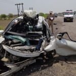 जालौन में भीषण सड़क हादसा: कानपुर-झांसी हाईवे पर डिवाइडर से टकराई तेज रफ्तार कार, आजमगढ़ के दो युवकों की मौत, तीन गंभीर कानपुर-झांसी राष्ट्रीय राजमार्ग पर अजनारी फ्लाईओवर के पास दुर्घटनाग्रस्त हुई क्षतिग्रस्त बलेनो कार और राहत कार्य में जुटी जालौन पुलिस।