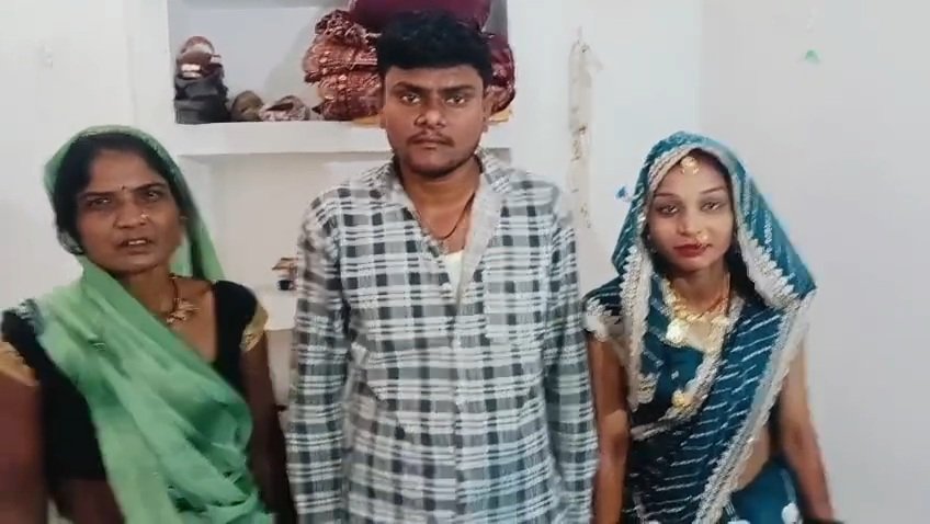 जालौन में बड़ा फर्जीवाड़ा: सामूहिक विवाह के नाम पर गरीब परिवारों से ठगी, ₹75 हजार समेटकर आयोजक फरार; सूने पंडाल को देख छलके आंसू news image जालौन में बड़ा फर्जीवाड़ा: सामूहिक विवाह के नाम पर गरीब परिवारों से ठगी, ₹75 हजार समेटकर आयोजक फरार; सूने पंडाल को देख छलके आंसू news image