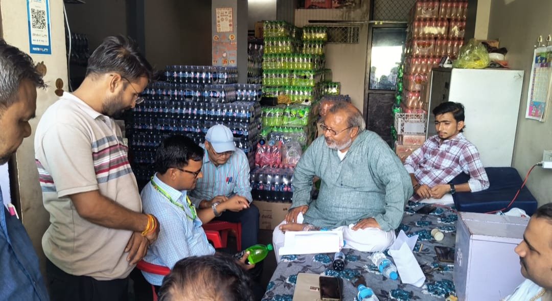 जालौन के कोंच में बड़ा भंडाफोड़: माउंटेन ड्यू के नाम पर बेची जा रही थी नकली कोल्ड ड्रिंक, 1200 पेटियां बरामद, सप्लायर पर FIR दर्ज