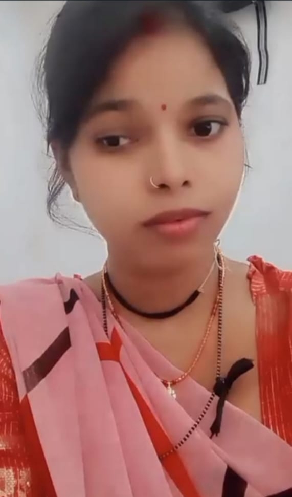 ससुरालियों पर लगा सल्फास खिलाकर हत्या करने का आरोप; मां की मौत के बाद एक साल का मासूम हुआ अनाथ news image राजकीय मेडिकल कॉलेज उरई के बाहर रोते-बिलखते मृतका के परिजन और मुस्तैद खड़ी जालौन पुलिस।
