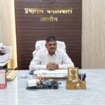 जालौन में महावृक्षारोपण का महाअभियान कल: 98 लाख पौधे लगाने का महालक्ष्य, जलशक्ति मंत्री स्वतंत्र देव सिंह करेंगे शुभारंभ जालौन में महावृक्षारोपण अभियान की तैयारियों की समीक्षा करते डीएफओ प्रदीप कुमार और जिला प्रशासन के अधिकारी।