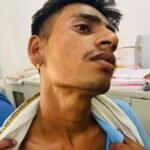 जालौन में दहला सामी गांव: खेत जा रहे मां-बेटे पर दबंगों का कहर, लाठी-डंडों से पीटकर किया लहूलुहान जालौन के कैलिया थाना क्षेत्र में मां-बेटे के साथ हुई मारपीट के बाद पीड़ित परिवार के घर के बाहर एकत्रित ग्रामीण और पुलिस की जांच टीम।