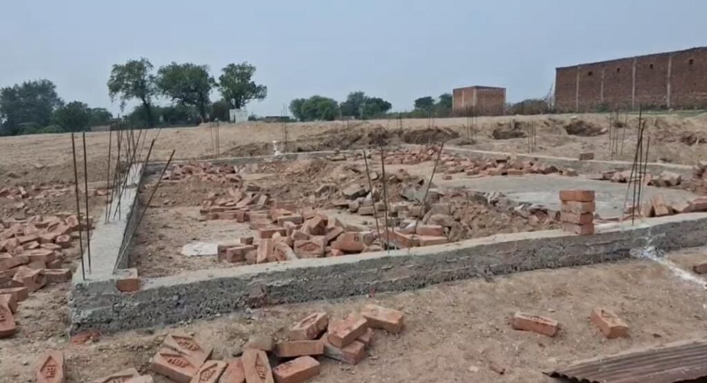 जालौन: कालपी में सरकारी जमीन पर चला प्रशासन का बुलडोजर, अवैध प्लाटिंग कर किया गया था कब्जा news image जालौन: कालपी में सरकारी जमीन पर चला प्रशासन का बुलडोजर, अवैध प्लाटिंग कर किया गया था कब्जा news image