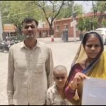 जालौन में घरेलू हिंसा का तांडव: देवरों और सास पर मारपीट व अभद्रता का आरोप, पीड़िता ने एसपी से लगाई न्याय की गुहार जालौन में घरेलू विवाद के बाद न्याय की मांग करती पीड़िता नीतू उपाध्याय और पुलिस अधीक्षक कार्यालय का दृश्य।