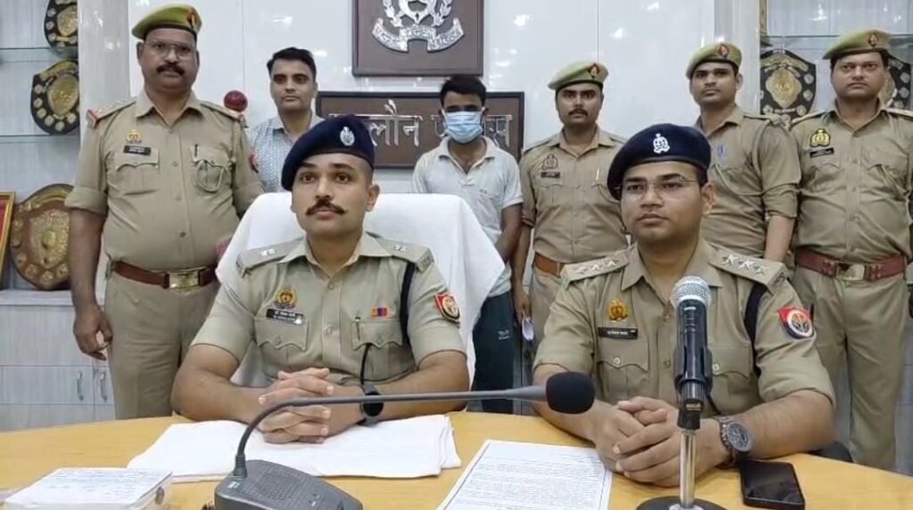 जालौन पुलिस का बड़ा प्रहार: फर्जी सिम और बैंक खातों के जरिए देशभर में ठगी करने वाले गिरोह का पर्दाफाश, एक गिरफ्तार news image जालौन में साइबर पुलिस द्वारा गिरफ्तार आरोपी और बरामद मोबाइल फोन के साथ साक्ष्य, पुलिस कार्रवाई का दृश्य।