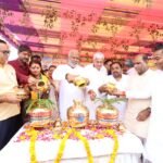 बुंदेलखंड में जलक्रांति: जलशक्ति मंत्री स्वतंत्र देव सिंह ने चमारी गांव से किया शंखनाद, केन-बेतवा लिंक से बदल जाएगी खेती की तस्वीर जलशक्ति मंत्री स्वतंत्र देव सिंह कदौरा के चमारी गांव में जल अर्पण कार्यक्रम के दौरान ग्रामीणों के साथ संवाद करते हुए।