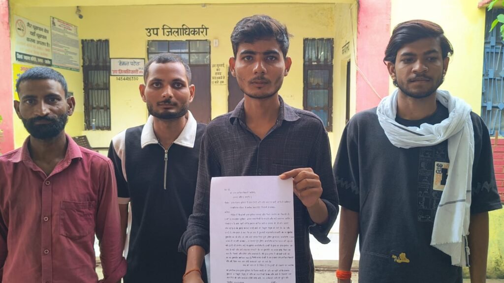 घुसिया ग्राम पंचायत में नाबालिगों के जॉब कार्ड से मनरेगा धनराशि निकालने का आरोप, एसडीएम से जांच की मांग news image जालौन के कोंच तहसील की ग्राम पंचायत घुसिया में मनरेगा योजना में कथित अनियमितताओं की जांच की मांग संबंधी उपजिलाधिकारी को दिया गया शिकायत पत्र।