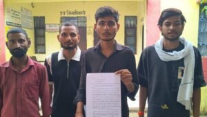 जालौन के कोंच तहसील की ग्राम पंचायत घुसिया में मनरेगा योजना में कथित अनियमितताओं की जांच की मांग संबंधी उपजिलाधिकारी को दिया गया शिकायत पत्र।