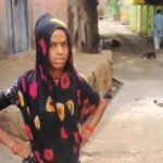 जालौन में महिला की शिकायत पर पहुँची यूपी 112 टीम पर गंभीर आरोप, युवक ने सिपाही पर छीने गए मोबाइल का वीडियो किया वायरल जालौन के छिरिया चौकी क्षेत्र के खनुवा गांव में यूपी 112 पुलिस टीम और स्थानीय युवक के बीच विवाद के बाद मौके पर जमा ग्रामीणों की भीड़ और वायरल वीडियो का एक दृश्य।
