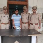 जालौन में साइबर क्राइम थाना पुलिस की बड़ी कार्रवाई: चाइल्ड पोर्नोग्राफी फोटो-वीडियो शेयर करने वाला आरोपी गिरफ्तार, आईफोन समेत दो मोबाइल बरामद जालौन में साइबर क्राइम थाना पुलिस द्वारा चाइल्ड पोर्नोग्राफी मामले में गिरफ्तार किए गए आरोपी युवक का प्रतीकात्मक फाइल फोटो और बरामद किए गए मोबाइल फोन।