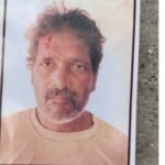 जालौन: मजदूरी का संकट या पारिवारिक कलह? 60 वर्षीय बुजुर्ग ने पेड़ से फांसी लगाकर दी जान जालौन के कदौरा थाना क्षेत्र में एक पेड़ से लटका हुआ बुजुर्ग का शव मिलने के बाद मौके पर जुटी पुलिस और घटनास्थल का दृश्य।