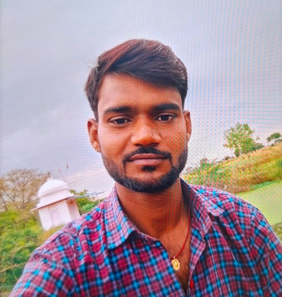 जालौन में दर्दनाक हादसा: रेलवे ट्रैक पार करते समय ट्रेन की चपेट में आया युवक, परिवार में पसरा मातम news image जालौन में दर्दनाक हादसा: रेलवे ट्रैक पार करते समय ट्रेन की चपेट में आया युवक, परिवार में पसरा मातमजालौन के आटा थाना क्षेत्र में रेलवे ट्रैक के पास घटनास्थल का दृश्य, जहां पुलिस टीम जांच और साक्ष्य जुटाते हुए दिखाई दे रही है।