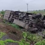 जालौन: NH-27 पर गोरखपुर-ग्वालियर यात्री बस पलटी, ब्रेक जाम होने से हादसा; 2 घायल, 40 यात्री सुरक्षित Screenshot_20260721_123933_WhatsAppBusiness