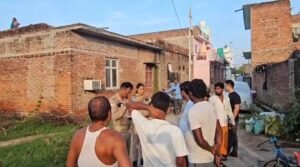 जालौन कोतवाली क्षेत्र के मोहल्ला तोपखाना में शिवानी गार्डन के पीछे स्थित सूना मकान, जहां चोरों ने एक साल के भीतर दूसरी बार चोरी की घटना को अंजाम दिया।