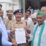 स्वतंत्रता दिवस से पूर्व जालौन में गरजा किसानों का कारवां: BKU ने निकाली विशाल ट्रैक्टर तिरंगा यात्रा, अमेरिका-भारत ट्रेड डील के खिलाफ हुंकारी जालौन के उरई में स्वतंत्रता दिवस से पूर्व भारतीय किसान यूनियन (BKU) द्वारा निकाली गई ट्रैक्टर तिरंगा यात्रा में शामिल भारी संख्या में ट्रैक्टर और कलेक्ट्रेट परिसर में प्रदर्शन करते किसान।