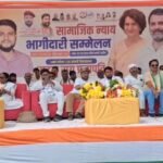 कालपी में कांग्रेस का शक्ति प्रदर्शन, सामाजिक न्याय सम्मेलन में हजारों की भीड़ जुटी जालौन के एमएसवी इंटर कॉलेज मैदान में आयोजित सामाजिक न्याय भागीदारी सम्मेलन में उमड़ी भारी भीड़ और मंच पर मौजूद कांग्रेस के वरिष्ठ नेता।