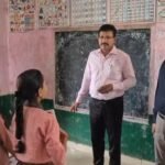 बघौरा-2 विद्यालय में डीएम की दस्तक, 19 पैरामीटर पर हुए कायाकल्प कार्यों का लिया जायजा जालौन के कंपोजिट उच्च माध्यमिक विद्यालय बघौरा-2 में औचक निरीक्षण के दौरान बच्चों से संवाद करते हुए जिलाधिकारी राजेश कुमार पांडेय।