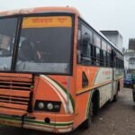 कोंच बस स्टैंड पर लखनऊ जाने वाली खराब रोडवेज बस