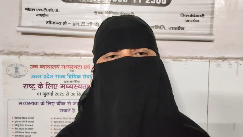 घटना की जानकारी देती पीड़िता की माँ
