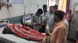 कच्चे मकान में चारपाई पर सोते समय हुआ हादसा सांप के डसने के बाद बिगड़ी किशोर की हालत सामुदायिक स्वास्थ्य केंद्र में डॉक्टरों ने किया मृत घोषित