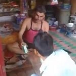 परचून की दुकान से कथित रूप से बिक रही देशी शराब, वायरल वीडियो के बाद पुलिस और आबकारी विभाग पर उठे सवाल जालौन के माधौगढ़ क्षेत्र के गोहनी गांव में परचून की दुकान से कथित रूप से देशी शराब बेचे जाने का वायरल वीडियो।
