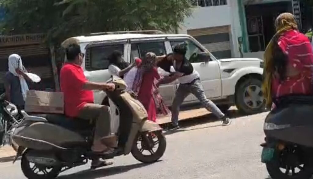 जेल रोड पर मारपीट की घटना का VIDEO