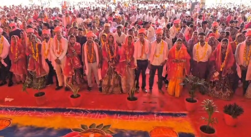 नवीन गल्ला मंडी में सामूहिक विवाह समारोह में बैठे 714 नवविवाहित जोड़े