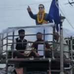 जालौन में अंबेडकर प्रतिमा के पास धरना, अपमानजनक पोस्ट पर युवक की गिरफ्तारी की मांग उरई कोतवाली क्षेत्र के अंबेडकर चौराहे पर प्रतिमा के नीचे धरने पर बैठे लोग