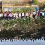 जालौन में नदीगांव रोड स्थित सिकरी पुलिया के पास गंदे नाले में मिला अज्ञात युवक का शव, सनसनी कोंच कोतवाली क्षेत्र के नदीगांव रोड स्थित सिकरी पुलिया के पास घटनास्थल पर जुटी लोगों की भीड़