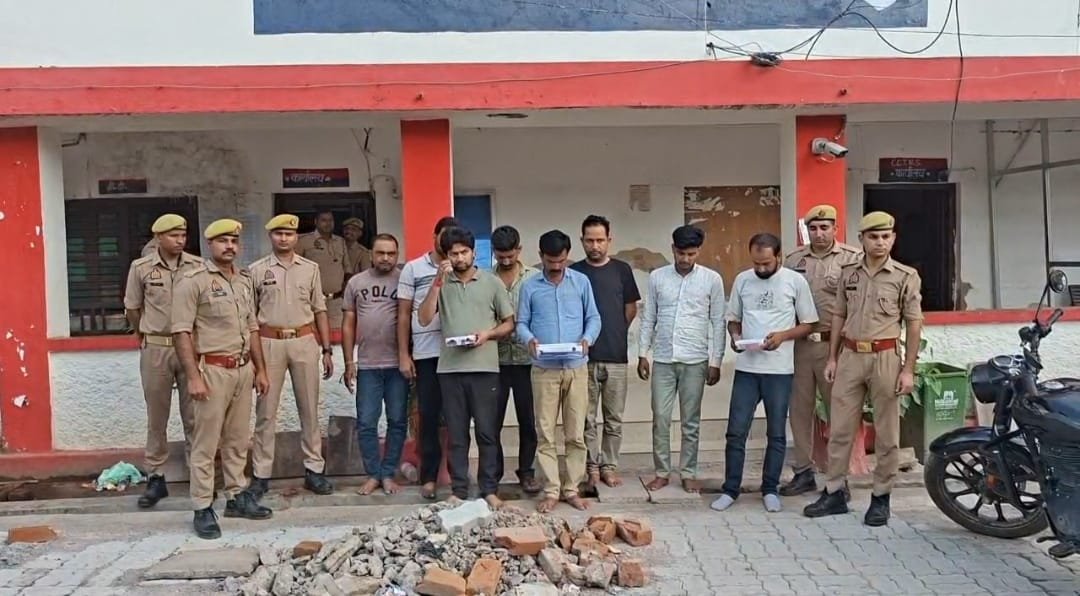 मैकेनिक नगर में जुए के अड्डे पर छापा, 8 जुआरी गिरफ्तार