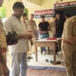 जालौन: कोंच कोतवाली में हुआ शस्त्र पूजन, आईटीआई में तकनीकी शिक्षा पर जोर कोंच कोतवाली परिसर में भगवान विश्वकर्मा की पूजा और शस्त्र पूजन करते पुलिसकर्मी
