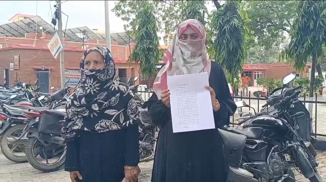 रुपयों के विवाद में चाचा पर भतीजे से मारपीट का आरोप, CCTV में कैद हुई घटना