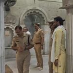 बुढ़वा मंगल मेले को लेकर प्रशासन अलर्ट, एसपी ने ठड़ेश्वरी मंदिर का किया निरीक्षण ठड़ेश्वरी मंदिर परिसर का निरीक्षण करते एसपी विनय कुमार सिंह