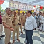 बुढ़वा मंगल पर जालौन के प्रमुख मंदिरों में उमड़ी भीड़, डीएम-एसपी ने लिया व्यवस्थाओं का जायजा जनपद जालौन के मंदिर में निरीक्षण करते जिलाधिकारी समीर और पुलिस अधीक्षक विनय कुमार सिंह