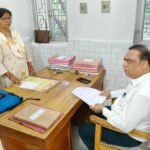 राजस्व अभिलेखागार और कार्यालय कक्ष का आंतरिक दृश्य