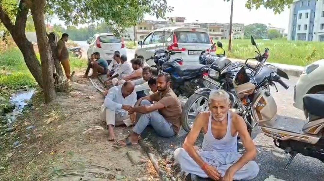 जालौन मेडिकल कॉलेज का मुख्य गेट और परिसर