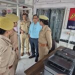 जालौन: डीएम-एसपी ने किया थाना माधौगढ़ का निरीक्षण, दिए कड़े निर्देश थाना माधौगढ़ में निरीक्षण करते जिलाधिकारी समीर व पुलिस अधीक्षक विनय कुमार सिंह