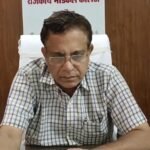 स्वाइन फ्लू को लेकर राजकीय मेडिकल कॉलेज उरई अलर्ट, हेल्प डेस्क और 30 बेड का वार्ड तैयार स्वाइन फ्लू की तैयारियों की जानकारी देते प्राचार्य डॉ. अरविंद त्रिवेदी