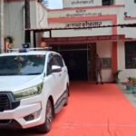 उरई कलेक्ट्रेट में पदभार ग्रहण करते जिलाधिकारी IAS समीर